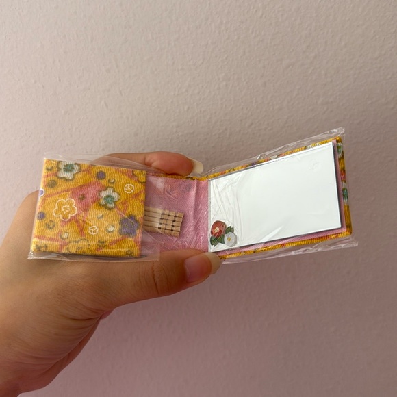 Mini Mirror - Picture 4 of 4